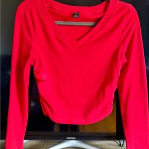 🔥 SHEIN Red V-Neck Long Sleeve Crop Top – Size Medium 🔥
